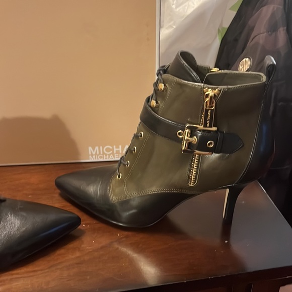 Brand new!! Michael kors bootie - Picture 3 of 5